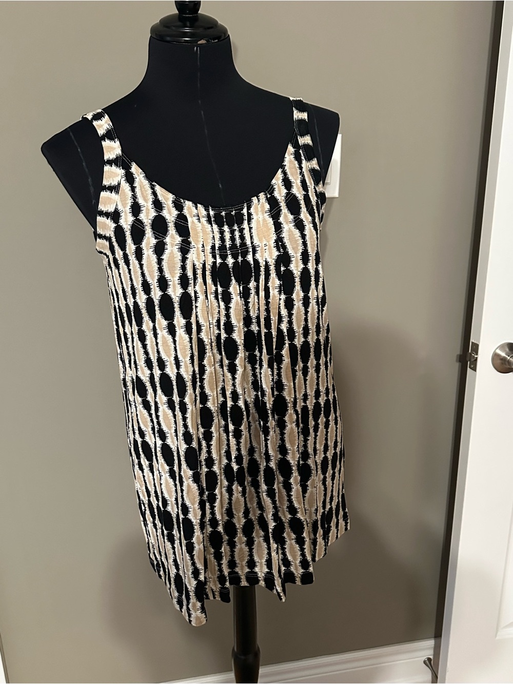 Michele Black and Beige Patterned Sleeveless Camisole